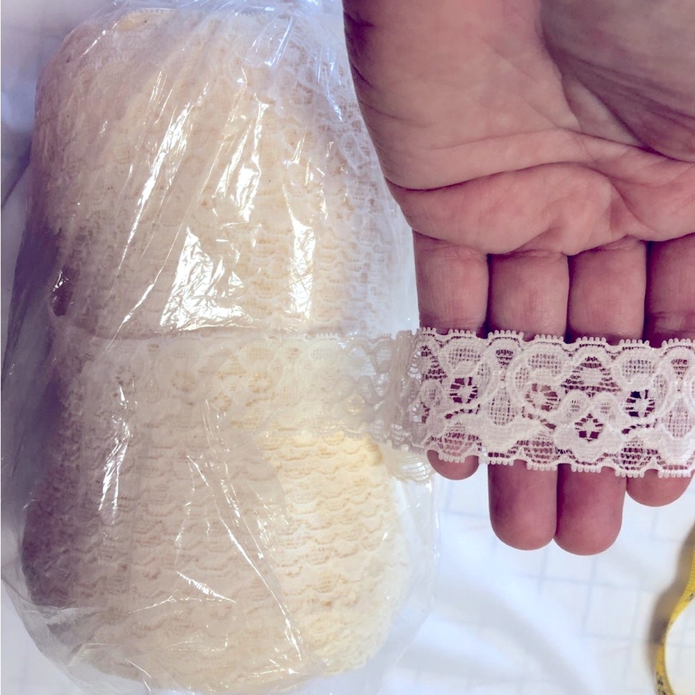 Wholesale Roll of cream/ivory stretch lace trim